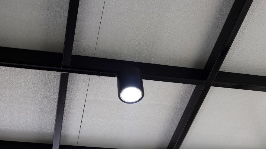 Dlaczego warto inwestować w oprawy oświetleniowe LED?