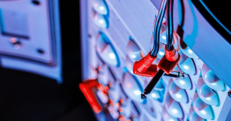 Instalacje elektryczne w laboratoriach – specjalne wymagania i standardy (2025-05-17)