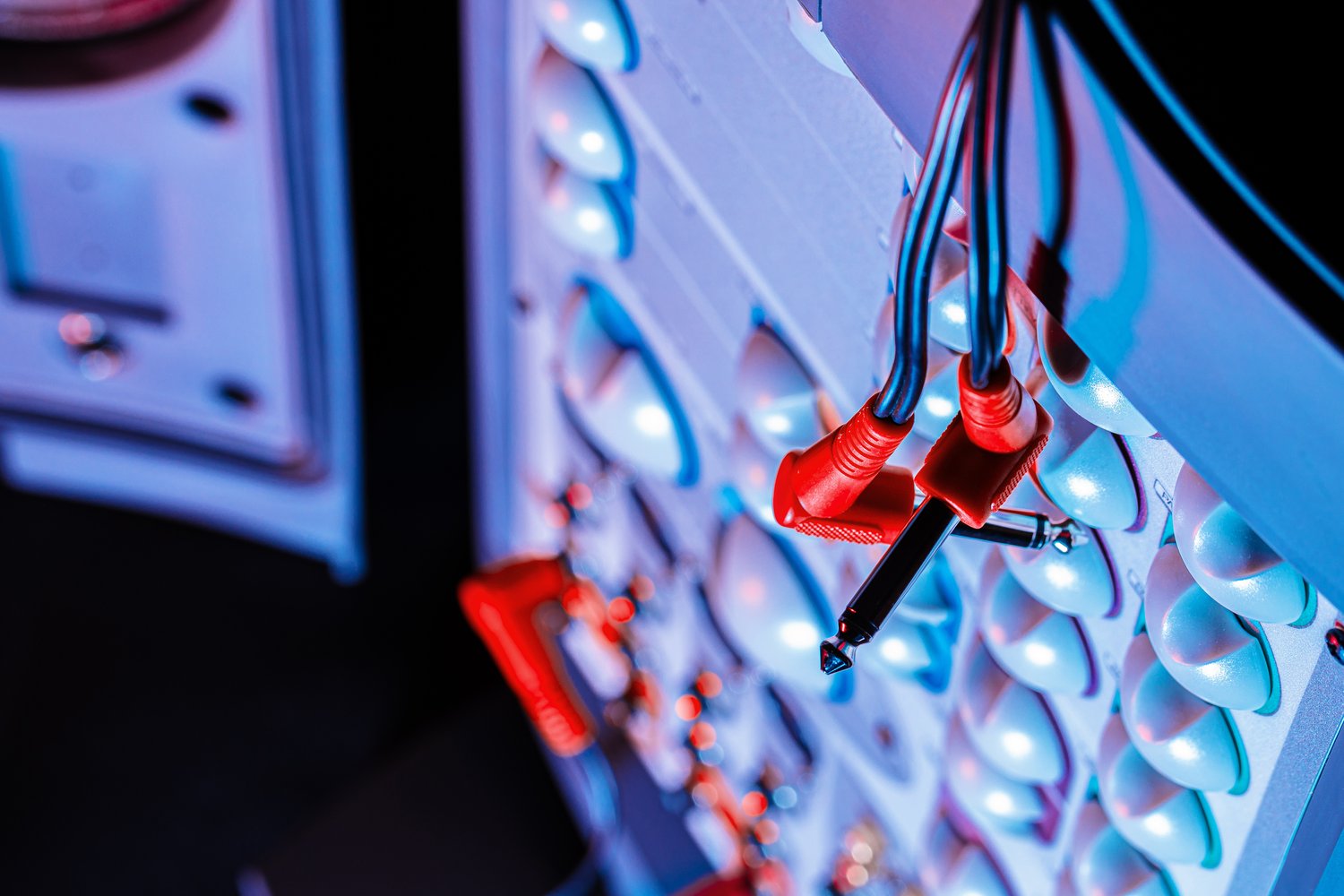 Instalacje elektryczne w laboratoriach – specjalne wymagania i standardy (2025-05-17)