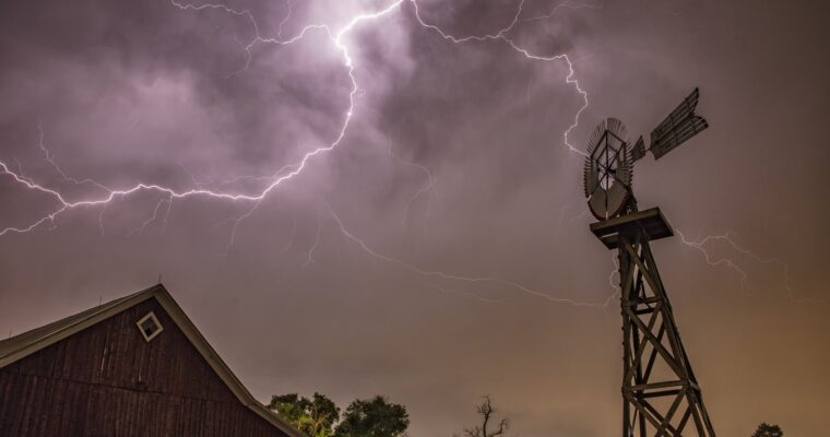 Skuteczna ochrona budynków przed wyładowaniami atmosferycznymi