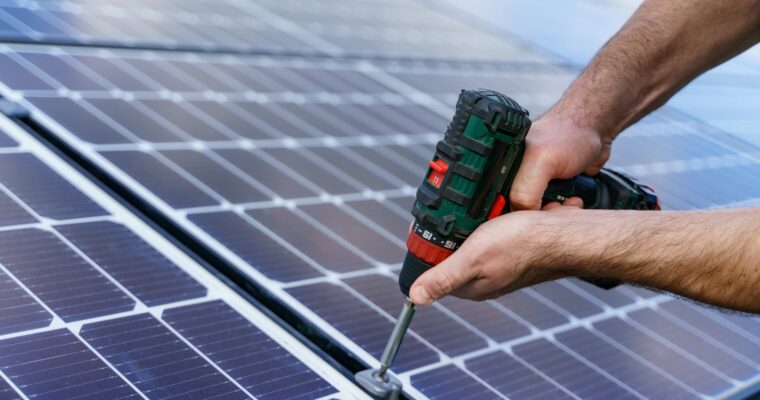 Awarie w instalacjach solarnych – identyfikacja i usuwanie usterek