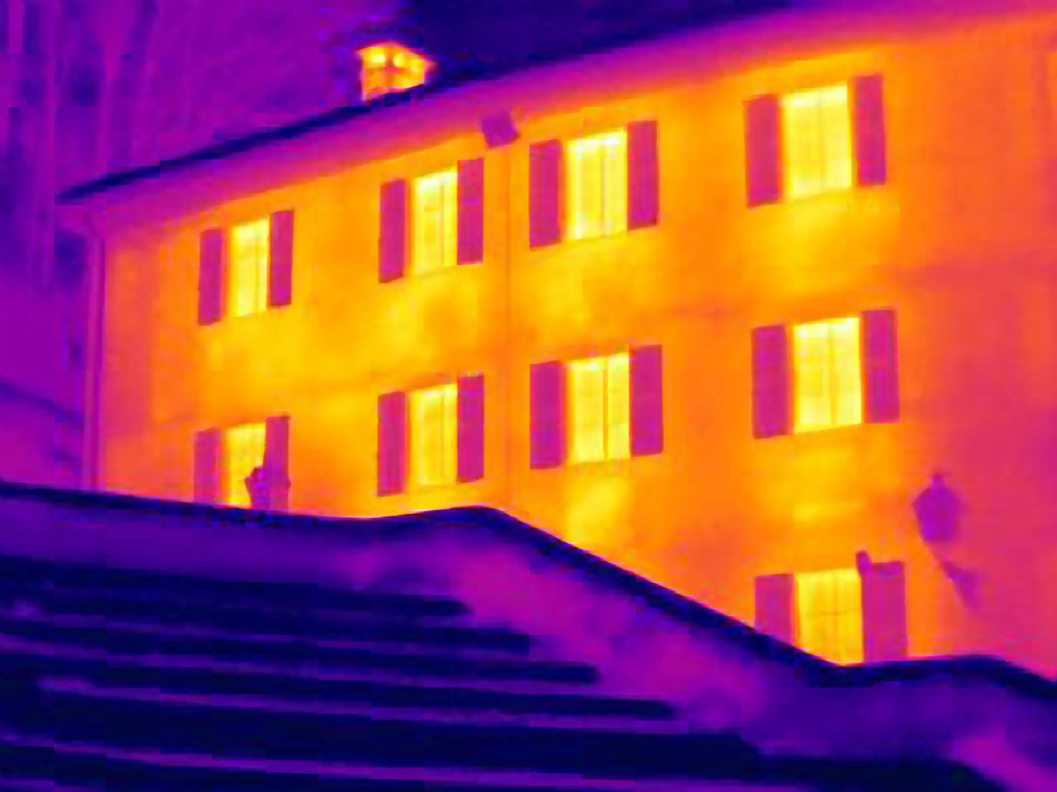 Jak skutecznie wykorzystać kamerę termowizyjną w diagnostyce budynków i instalacji