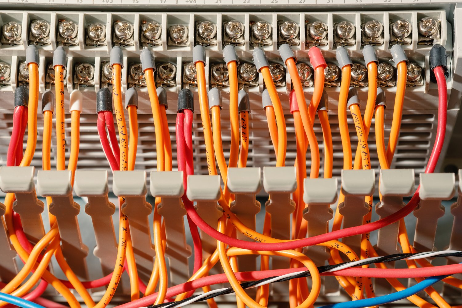 Nowoczesne rozdzielnice elektryczne z funkcją zdalnego sterowania