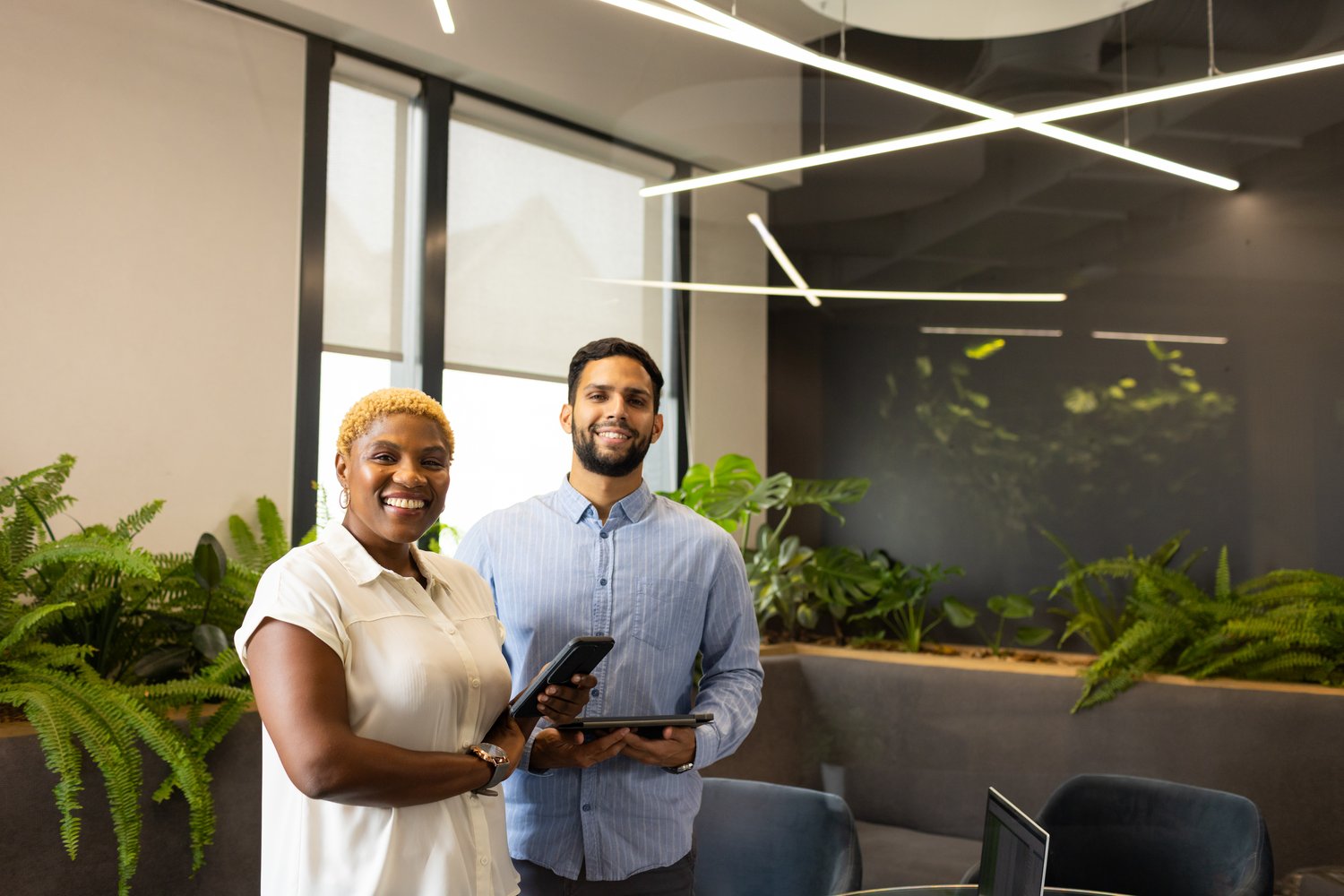 Smart lighting w przestrzeniach biurowych – trendy i innowacje w oświetleniu komercyjnym