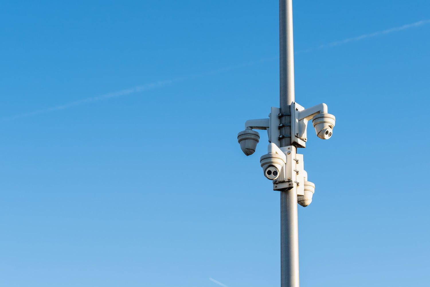 Trendy w oświetleniu ulicznym LED – inteligentne zarządzanie infrastrukturą miejską