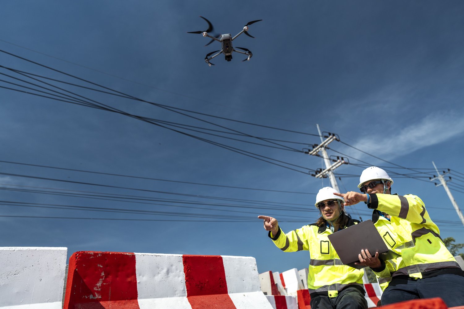 Wykorzystanie dronów w inspekcji instalacji elektrycznych