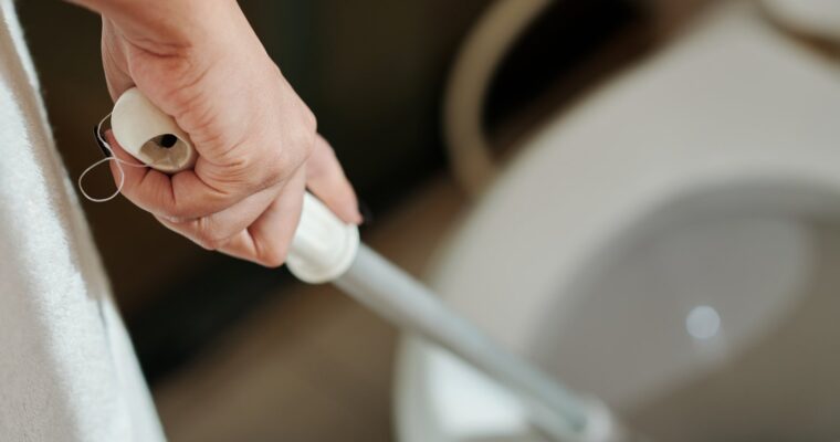 Dlaczego spłuczka cieknie i jak ją naprawić