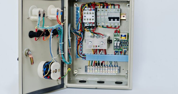 Praktyczny przewodnik po puszkach instalacyjnych dla profesjonalistów i amatorów