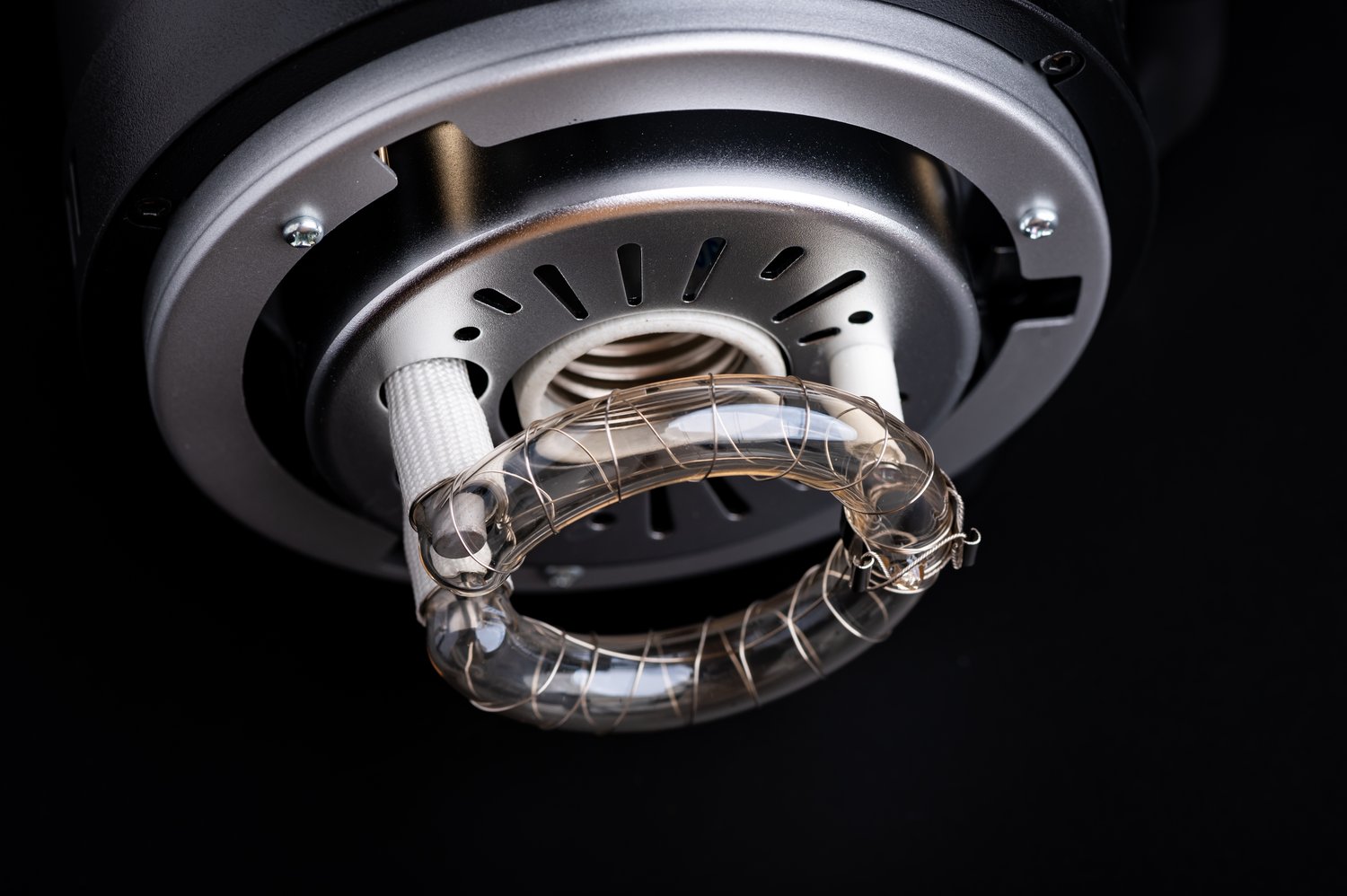 Co zrobić gdy halogen w sufitach podwieszanych się przepala?