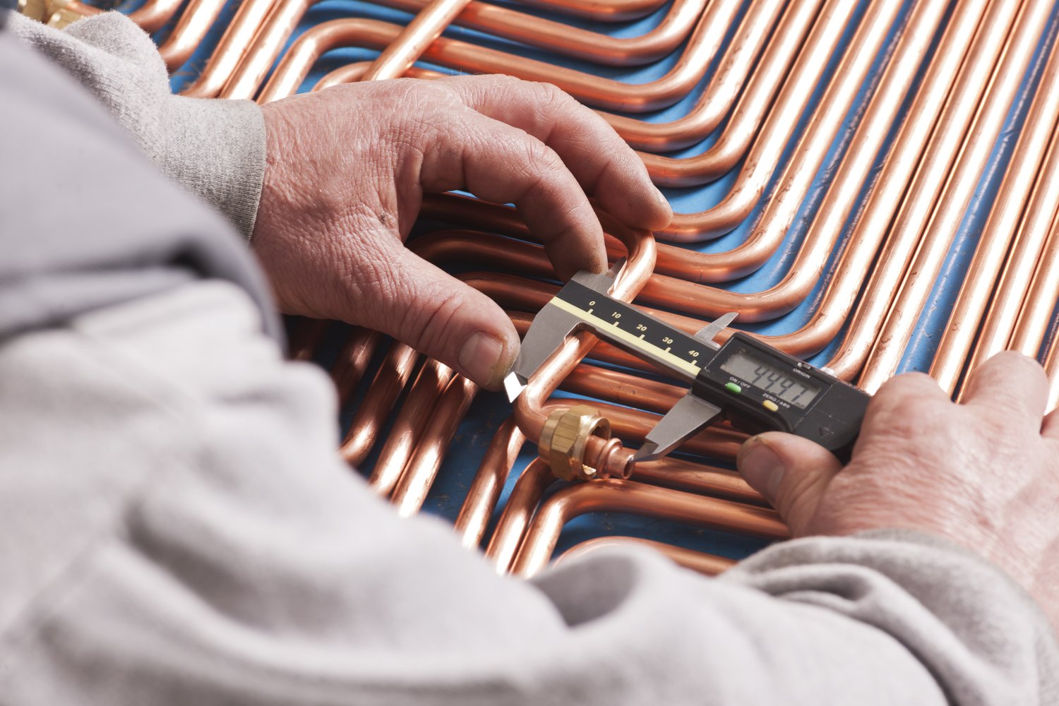 Jak prawidłowo wybierać i montować elementy instalacji miedzianych w systemach grzewczych i wodociągowych