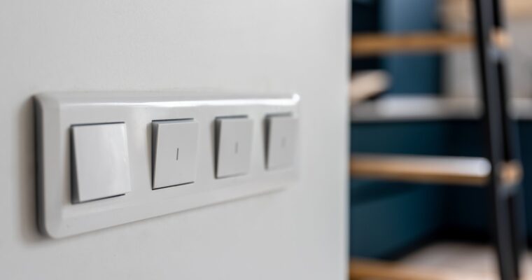 Jak wybrać odpowiedni łącznik jednobiegunowy do instalacji elektrycznej