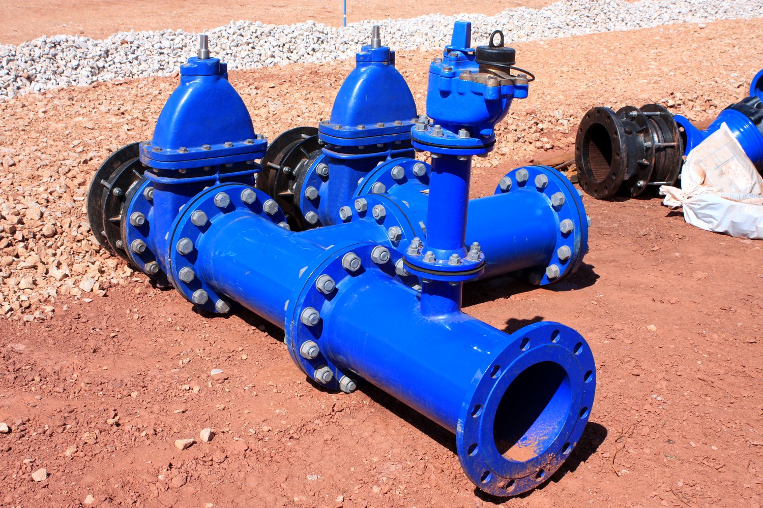 Jak wybrać odpowiednie zasuwy i klapy burzowe dla systemów kanalizacyjnych