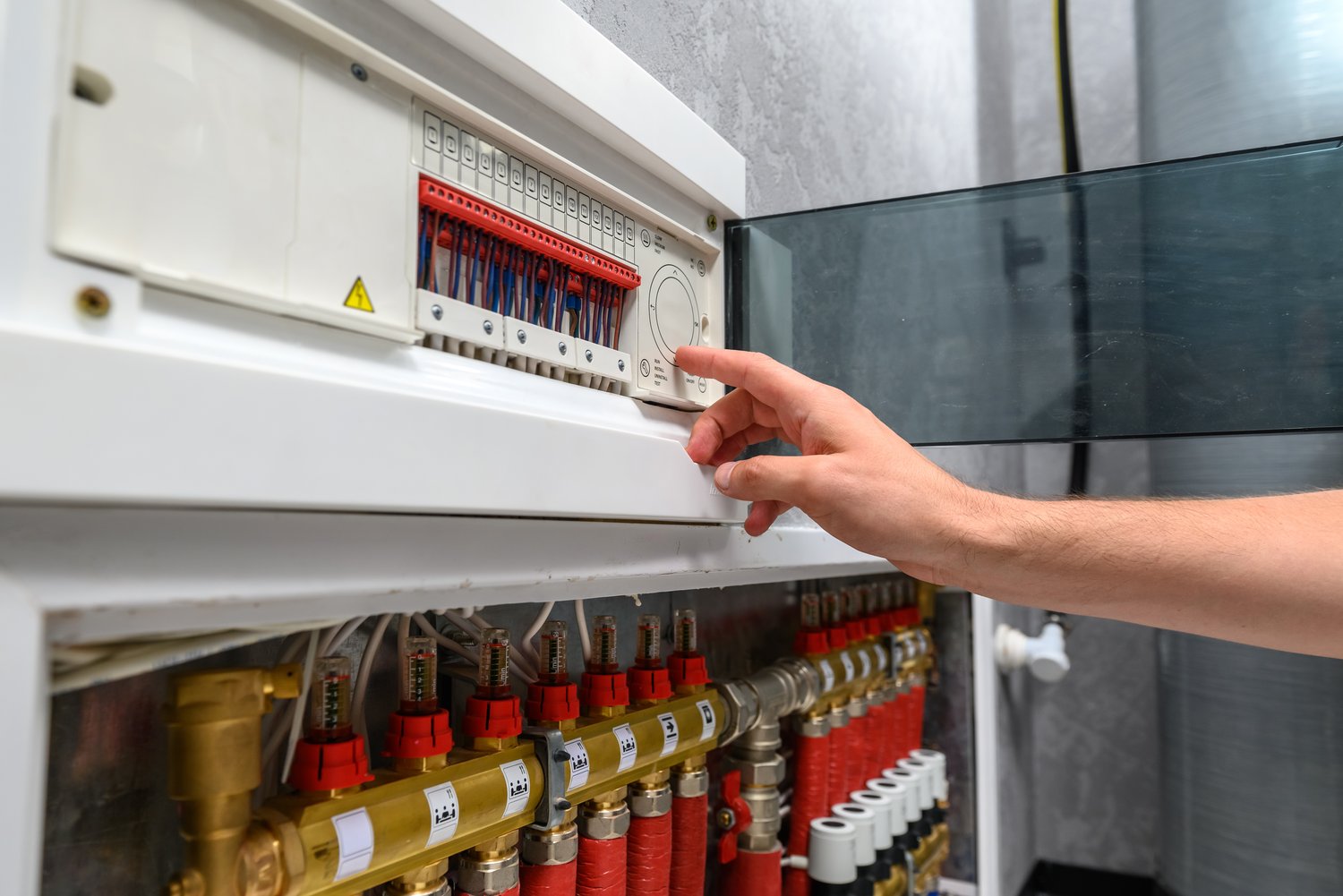 Jak wybrać odpowiednią rozdzielnicę elektryczną dla swojego domu