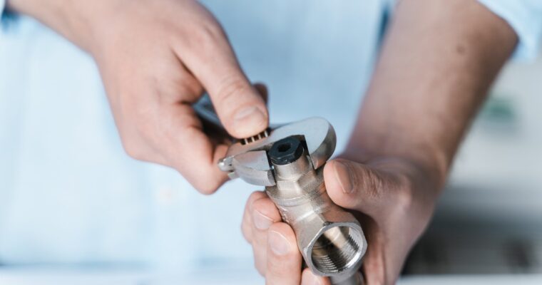 Co zrobić gdy bateria kuchenna ciężko się obraca? Przyczyny i naprawa