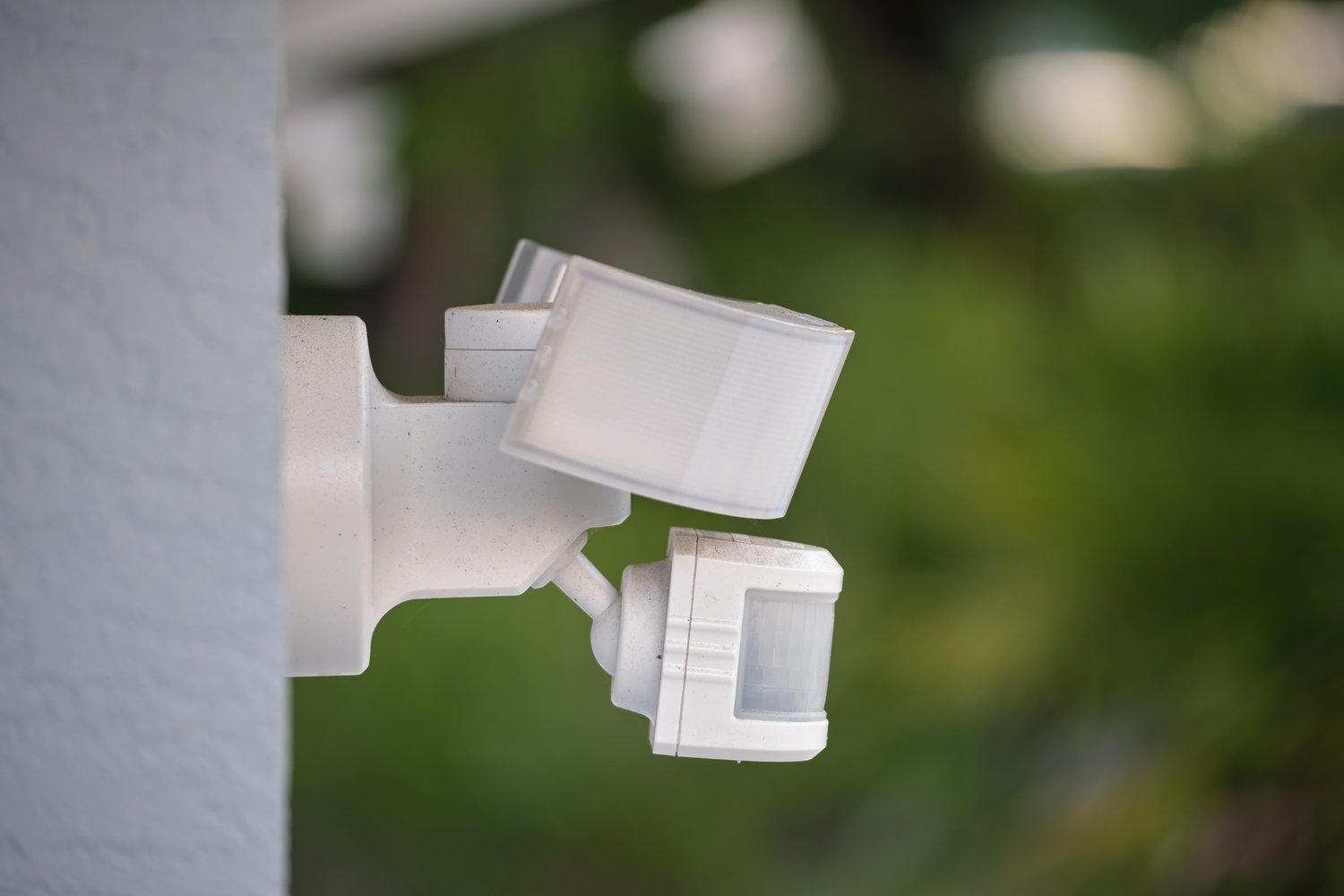 Dlaczego czujnik ruchu reaguje bez przyczyny? Najczęstsze usterki