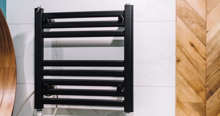 Dlaczego grzejniki łazienkowe są zimne mimo działającego CO?