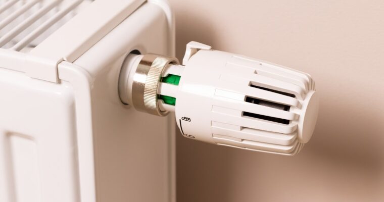 Dlaczego grzejniki są ciepłe tylko w dolnej części? Diagnostyka problemu