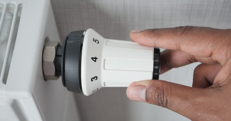 Jak wybrać odpowiednią głowicę termostatyczną do systemu grzewczego