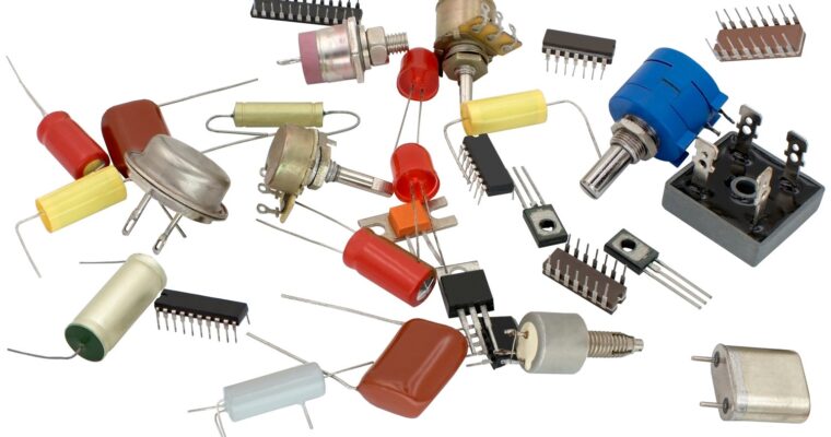 Jak wybrać odpowiednie komponenty elektryczne do instalacji domowych i przemysłowych