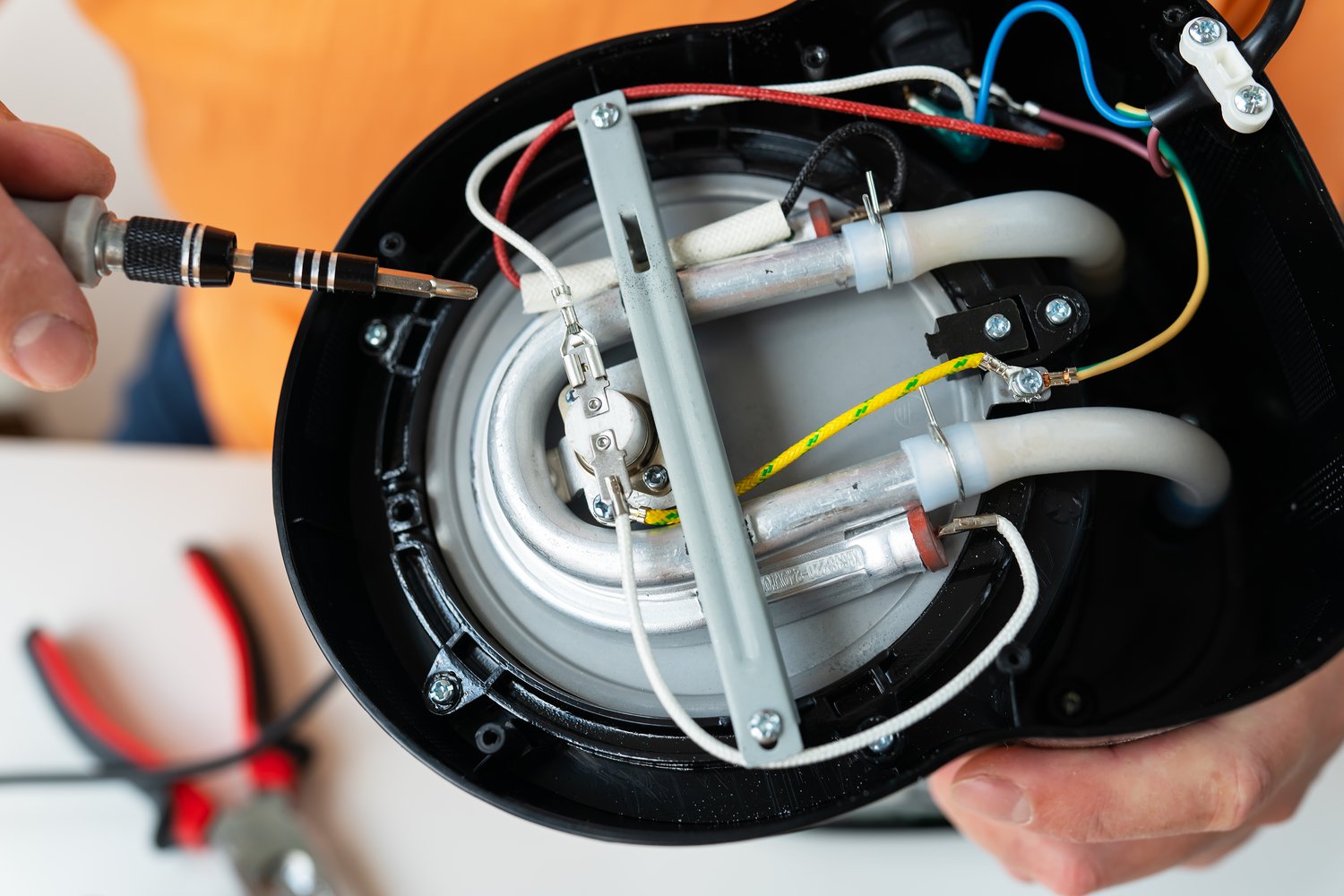 Jak wymienić element grzejny w grzejniku elektrycznym?