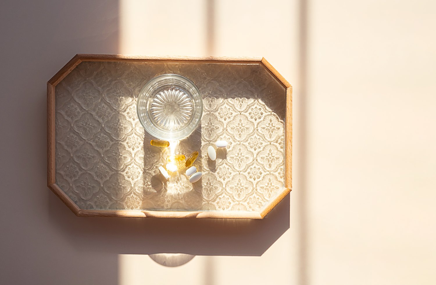 Jak wymienić przepaloną żarówkę w hermetycznej oprawa łazienkowej?