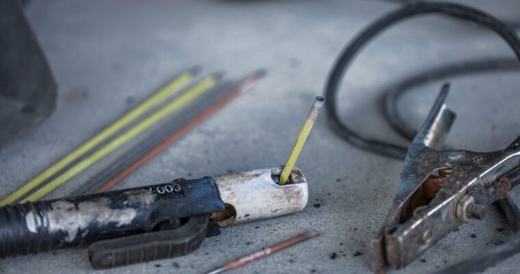 Profesjonalne bruzdownice znacznie ułatwiają instalację elektryczną w różnych materiałach budowlanych