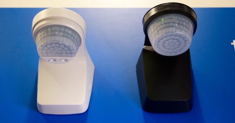 Dlaczego czujnik ruchu reaguje mimo braku obecności? Metody kalibracji